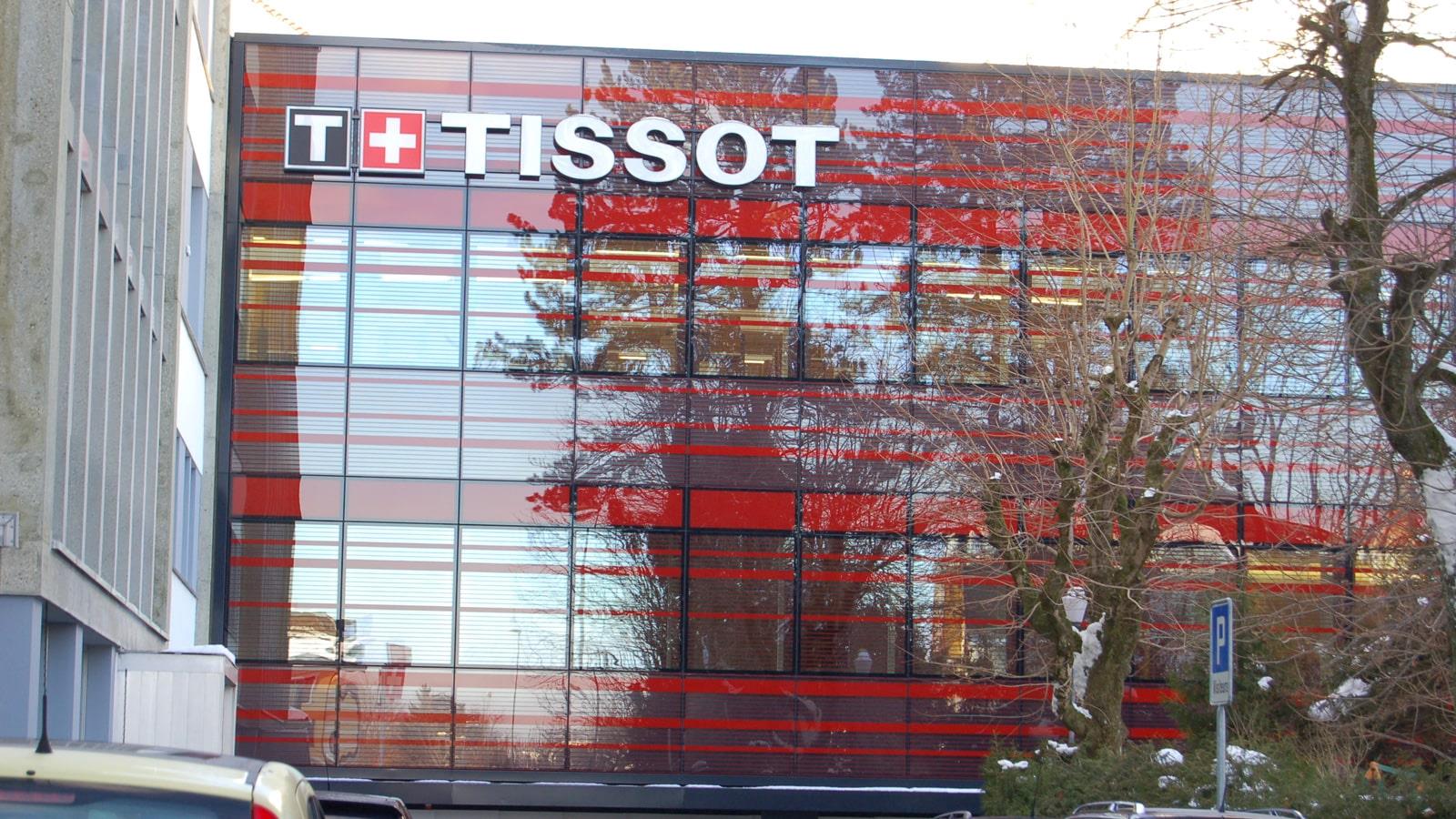Façade moderne de l’usine Tissot en Suisse